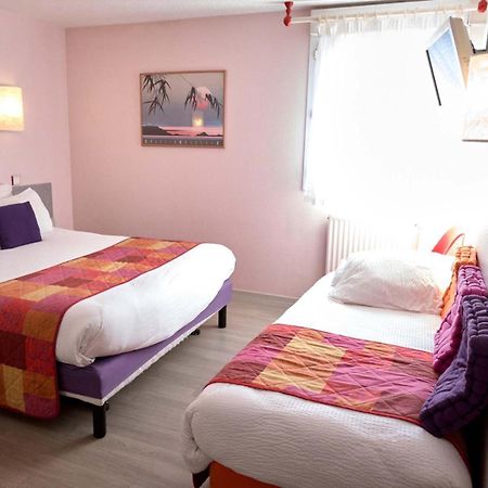 Logis Hotel Le Moulin Des Gardelles Riom Exterior photo