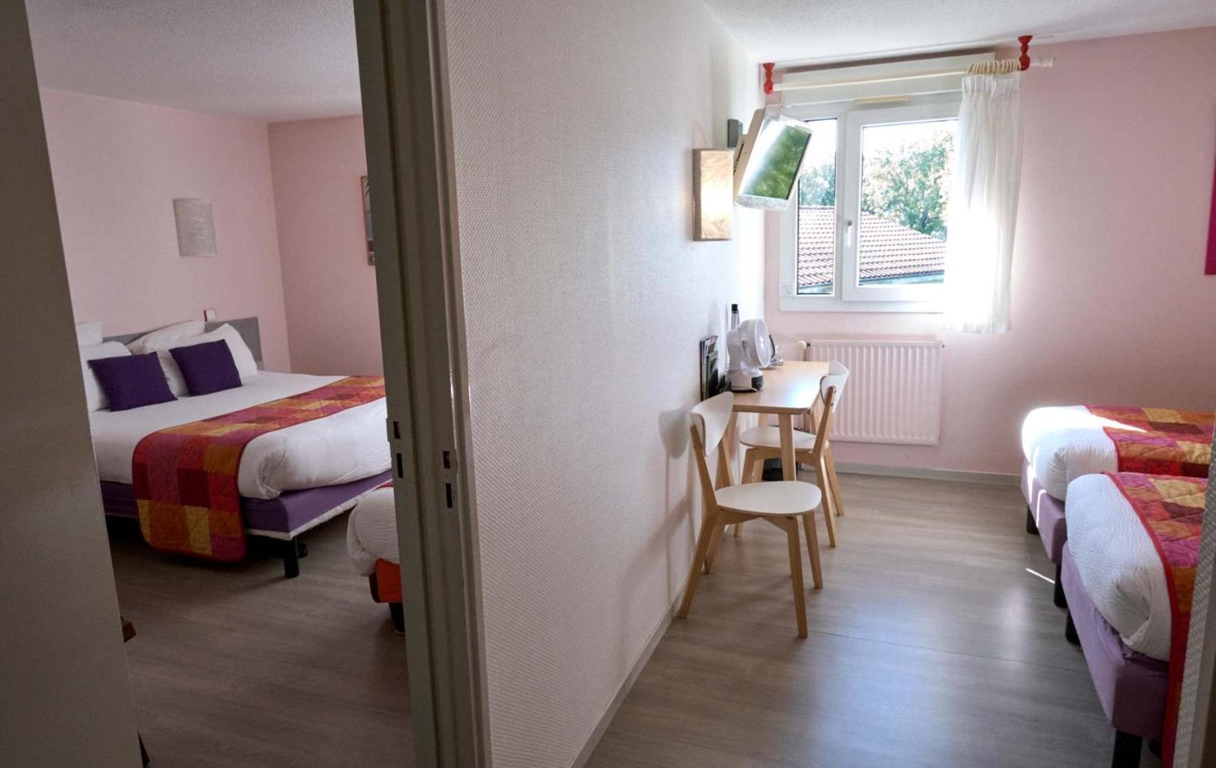 Logis Hotel Le Moulin Des Gardelles Riom Exterior photo