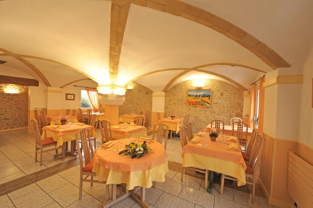 Logis Hotel Le Moulin Des Gardelles Riom Exterior photo
