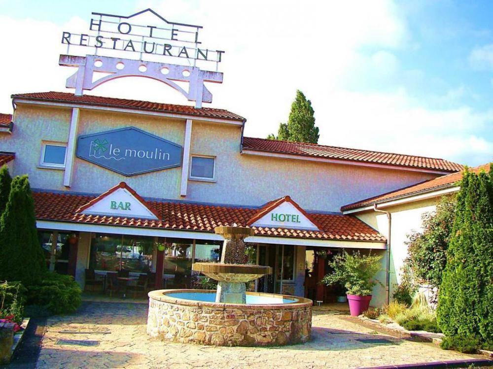 Logis Hotel Le Moulin Des Gardelles Riom Exterior photo
