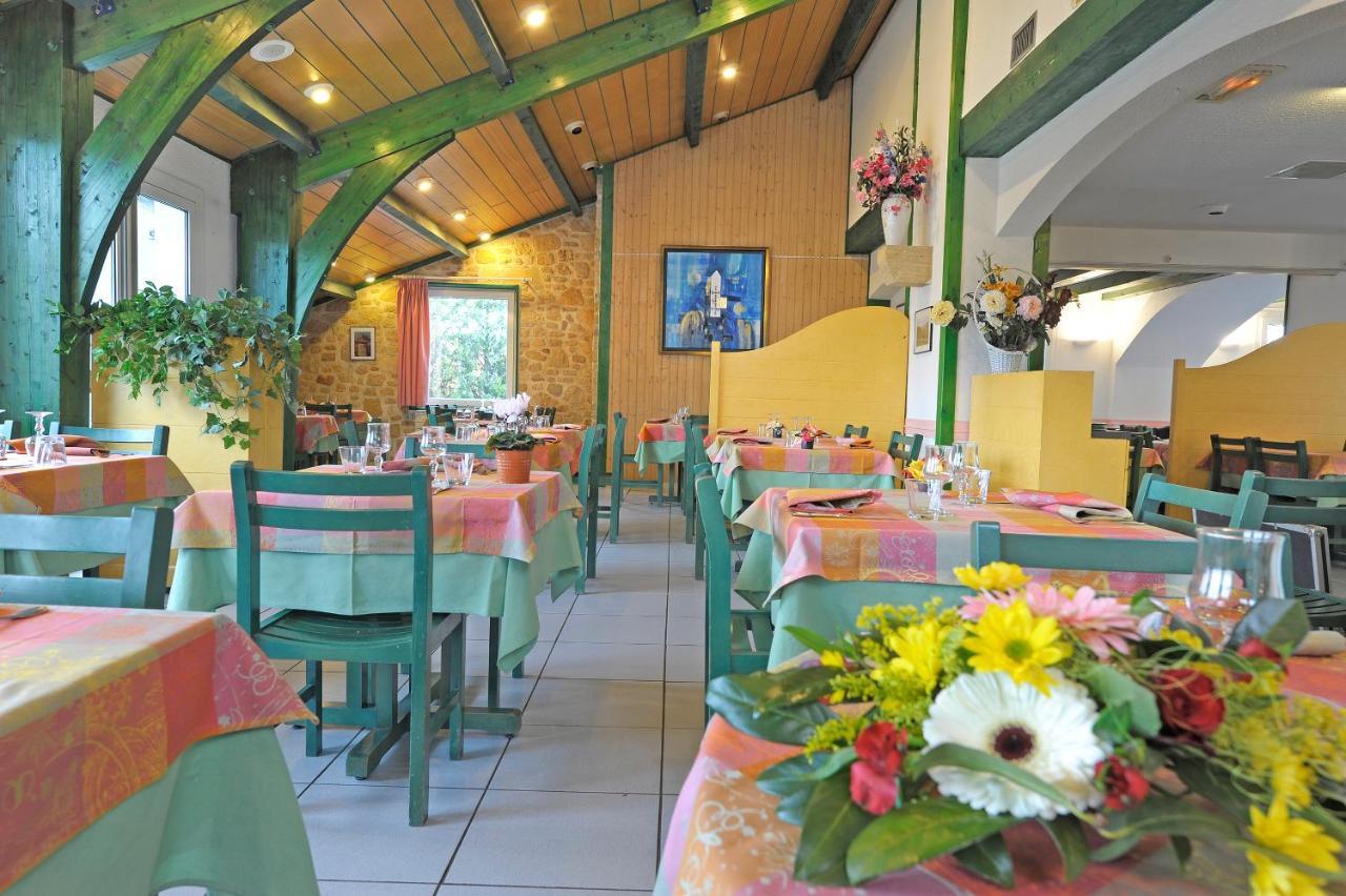 Logis Hotel Le Moulin Des Gardelles Riom Exterior photo